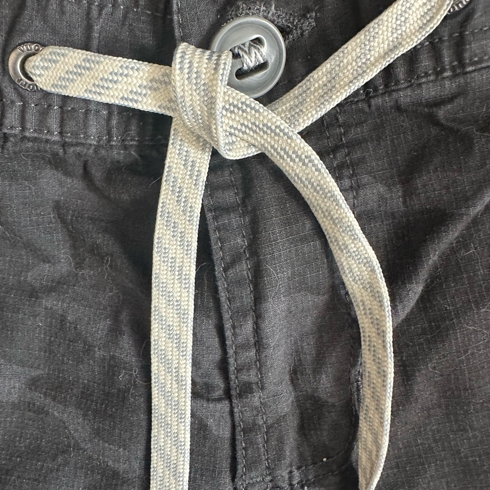 VUORI Women’s Ripstop shorts black/gray camo sz small - Picture 4 of 6